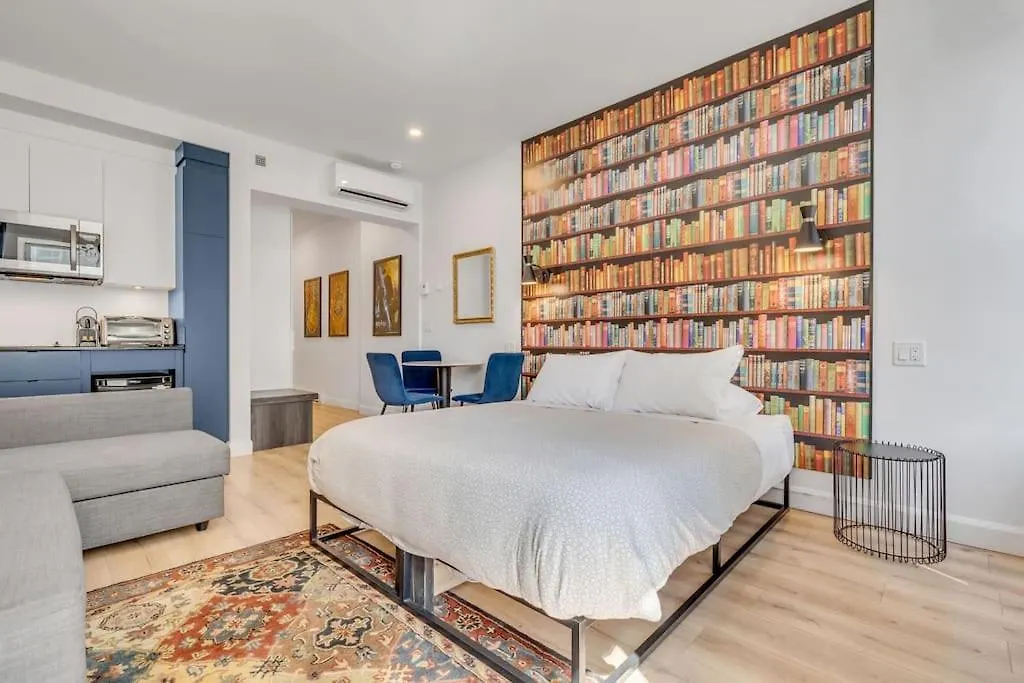 Initial / Harry / Quebec+Stat Apartment
