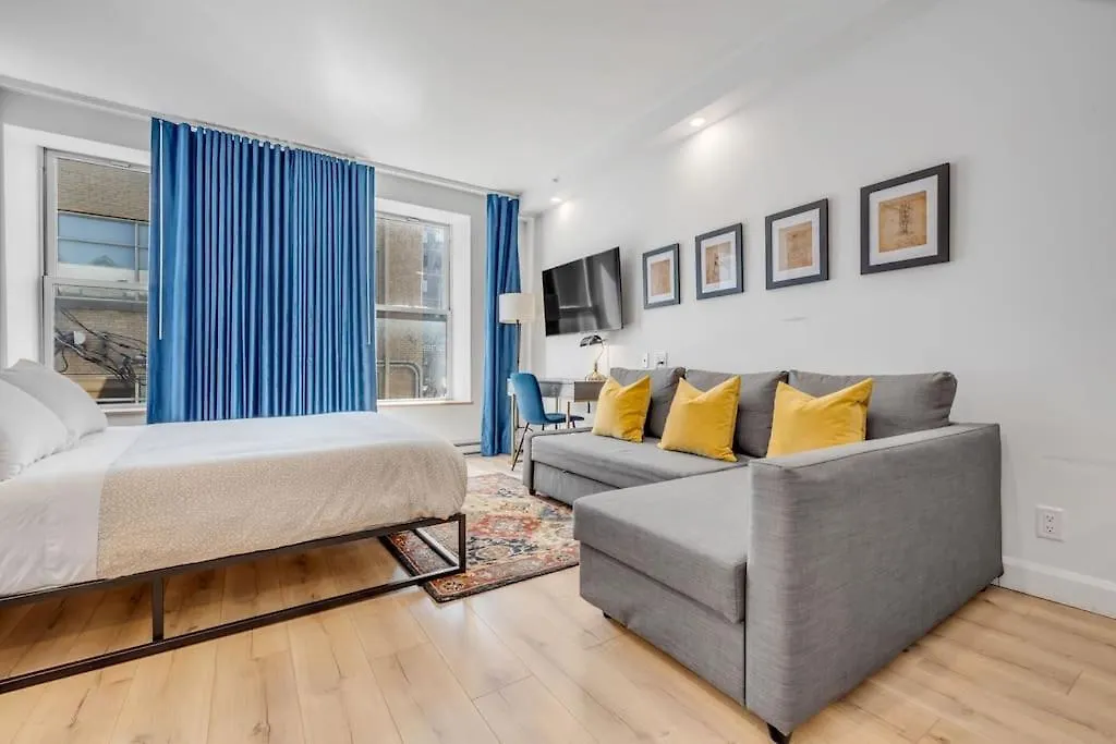 Initial / Harry / Quebec+Stat Apartment Quebec City